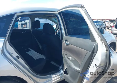 2017 Nissan Sentra S z USA, uszkodzony, nr VIN 3N1AB7AP0HY394848